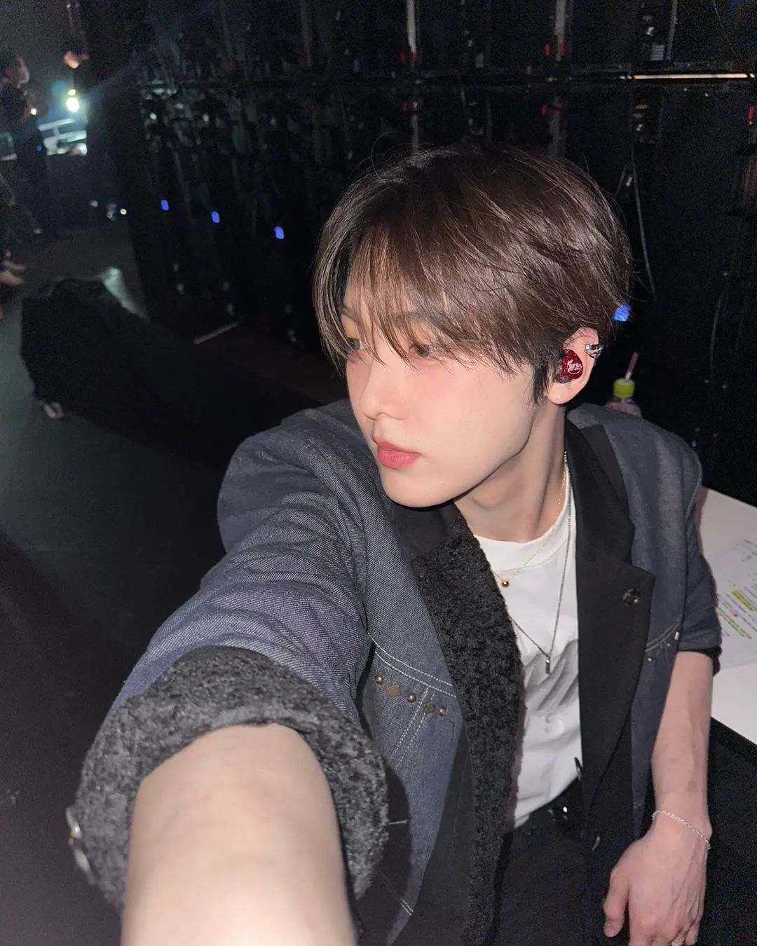 아스트로 윤산하 wearing PB061N
